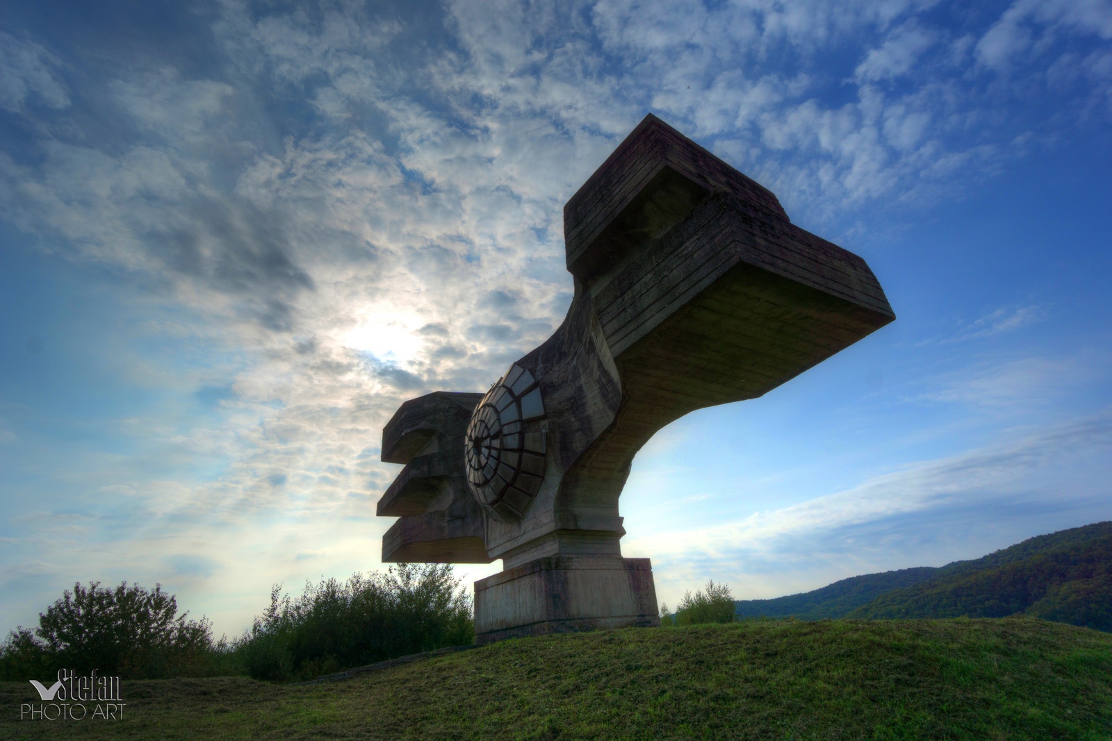 Spomenik revolucije 003